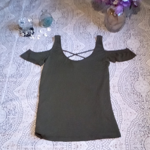 CUT out, criss cross back top - Picture 2 of 7